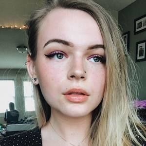 Meet your Posher, Carly